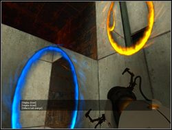 Gdy znajdziesz się za kratą, stwórz jeden portal w ścianie przy wejściu na wyższy poziom, a drugi przy sobie (tak jak na obrazku) - Pomieszczenie testowe nr 19 (cz.2) | Portal - Portal - poradnik do gry