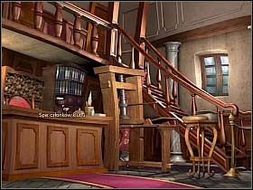 Zbliżywszy się do biurka, zamienia parę słów z urzędnikiem stojącym przed archiwum - Uratować Magiczne Królestwo cz.7 | Simon the Sorcerer 4 - Simon the Sorcerer 4 - poradnik do gry