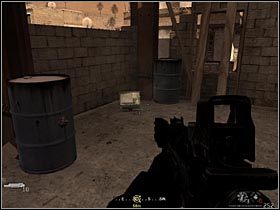 Komputer zlokalizowany jest na drugim piętrze budynku, w którym uwięziony jest oddział amerykańskich Marines - Szok i zdumienie | Materiały wywiadowcze | Call of Duty 4 Modern Warfare - Call of Duty 4: Modern Warfare - poradnik do gry