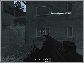 W trakcie ucieczki dotrzecie z MacMillanem do budynku, którego pierwsze piętro opanowane jest przez żołnierzy oraz psy - Jeden strzał, jeden trup | Materiały wywiadowcze | Call of Duty 4 Modern Warfare - Call of Duty 4: Modern Warfare - poradnik do gry