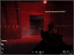 Po wyjściu z łaźni skręć w lewo i rozwal wrogów okupujących długi korytarz - Nie można walczyć w Sali Wojennej | Materiały wywiadowcze - Call of Duty 4: Modern Warfare - poradnik do gry