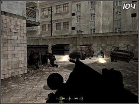 Skorzystaj z drzwi i wraz z kompanami wejdź do kolejnego zaułka - Świnia bojowa | Solucja Call of Duty 4: Modern Warfare - Call of Duty 4: Modern Warfare - poradnik do gry