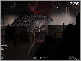 Kompani dadzą sygnał do ewakuacji, biegnij zatem za kapitanem Pricem - Nie można walczyć w Sali wojennej | Solucja Call of Duty 4: Modern Warfare - Call of Duty 4: Modern Warfare - poradnik do gry