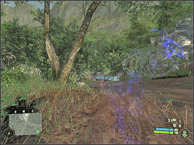Musisz teraz ostrożnie zbliżyć się do południowej części płotu obozowiska (screen) - Crysis: Misja 4, Assault - Pozyskanie dodatkowych informacji - solucja - Crysis - poradnik do gry