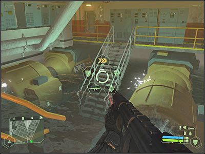 Podejdź teraz do pokazanych na screenie lewych drzwi - Crysis: Misja 11, Reckoning - Dotarcie na pokład startowy cz.1 - solucja - Crysis - poradnik do gry