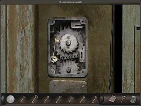 Przyjrzyj się w tej sytuacji mechanizmowi rolety (płytka nad korbką) - Melina gangsterów (2) | Dzień 2 | Art of Murder Sztuka Zbrodni - Art of Murder: Sztuka Zbrodni - poradnik do gry