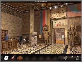 Stąd da się zajrzeć jeszcze do archiwum (drzwi po lewej), gdzie co najwyżej możesz pokontemplować grzecznie uszeregowane na metalowym regale pudełka z tysiącem dokumentów lub obejrzeć stojącą na stole lupę do badania map - Muzeum Sztuki Prekolumbijskiej (1) | Dzień 1 | Art of Murder Sztuka Zbrodni - Art of Murder: Sztuka Zbrodni - poradnik do gry