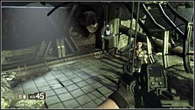 Na dole czeka na Ciebie właz, który otworzysz dopiero, gdy reszta kompanów dorówna Ci kroku (jednemu się to niestety nie uda) - WRECKED - Last Throes | BlackSite Area 51 - BlackSite: Area 51 - poradnik do gry