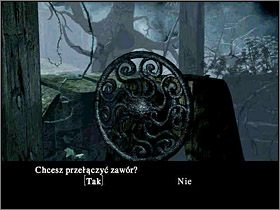 Za bramką znajdziesz schody prowadzące w dół do zalanego tunelu - Tereny wokół posiadłości (2) | Edward Carnby | Alone in the Dark Koszmar powraca - Alone in the Dark: Koszmar powraca - poradnik do gry