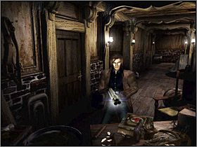 W kolejnym korytarzu natychmiast biegnij do drzwi przy których znajduje się włącznik światła i użyj go - Posiadłość Mortonów - Strych (2) | Edward Carnby | Alone in the Dark - Alone in the Dark: Koszmar powraca - poradnik do gry