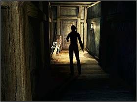 Wróć się do poprzedniego pomieszczenia i odganiając stwory światłem latarki wejdź w drzwi pokazane na zrzucie ekranu - Posiadłość Mortonów (2) | Aline Cedrac | Alone in the Dark Koszmar powraca - Alone in the Dark: Koszmar powraca - poradnik do gry
