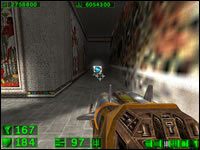 Sekret #6: Natomiast po lewej znajdziemy trochę amunicji, jednak aby się tam dostać, trzeba będzie wykonać rocket-jumpa - 07: Wydmy | Serious Sam Pierwsze starcie - Serious Sam: Pierwsze starcie - poradnik do gry