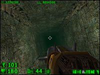 Sekret #4: W pomieszczeniu ze schodami, w zaułku długiego korytarza znajdziemy w rogu podwodne przejście do dziwnej sali, a w niej dodatkowe życie oraz naboje - 09: Kanały | Serious Sam Pierwsze starcie - Serious Sam: Pierwsze starcie - poradnik do gry