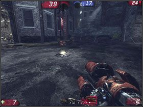 Opis: Dużą rolę odgrywają skocznie, dzięki którym przedostaniesz się do górnych partii budynków [1] - Rozdział III - Walka 16, 17, 18 | Kampania Unreal Tournament III - Unreal Tournament III - poradnik do gry