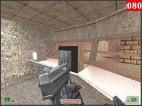 Skręć w lewo i kieruj się w stronę drabiny usytuowanej po lewej (na prawo od Ciebie na skrzyniach leży apteczka, a pod drabiną po prawej stronie są granaty, natomiast po lewej nieco w tyle amunicja do pistoletu) - Misja 03 - Kosowo 2 | Opis przejścia Soldier of Fortune - Soldier of Fortune - poradnik do gry