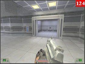 Przechodząc w pewnym momencie jedna z krat się zapadnie i znajdziesz za plecami kilku gości, załatw ich (po prawej przy paczkach jest apteczka) a następnie podejdź do drzwi gdzie stali owi kolesie a zaraz gościu, który tam jest powinien Ci je otworzyć - Misja 04 - Syberia (2) | Opis przejścia Soldier of Fortune - Soldier of Fortune - poradnik do gry