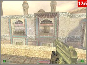 Wyjdź na placyk i rozpraw się z nieprzyjaciółmi po lewej, następnie wejdź przez drzwi do pomieszczenia na wprost a po zakończeniu przerywnika, wyjdź z niego i zabierz apteczkę jak i amunicję ze stołu - Misja 05 - Irak (1) | Opis przejścia Soldier of Fortune - Soldier of Fortune - poradnik do gry