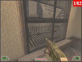 Skręć w lewo (nie strzelaj do gości w czerni) na wprost w kanciapie za kratami znajdziesz amunicję - Misja 06 - Nowy Jork | Opis przejścia Soldier of Fortune - Soldier of Fortune - poradnik do gry