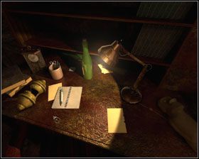 Zauważ butelki na półce po prawej, wiszącą kurtkę obok drzwi oraz bałagan na biurku - 5 Listopad 2011 r. (cz.2) | Solucja Darkness Within In Pursuit of Loath Nolder - Darkness Within: In Pursuit of Loath Nolder - poradnik do gry