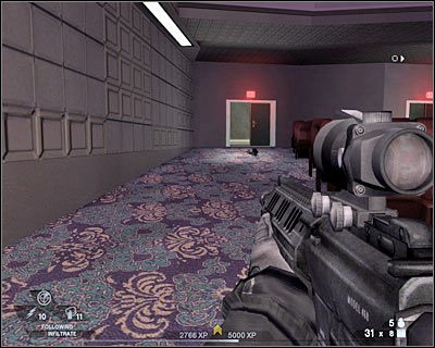 Po znalezieniu się w nowym miejscu skorzystaj z prowadzących na wyższy poziom schodów - Główna scena (cz.5) | Akt 5 - Teatr | Rainbow Six Vegas 2 - Tom Clancys Rainbow Six Vegas 2 - poradnik do gry