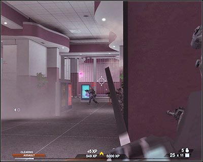 W miarę szybko rozstaw swoich podwładnych za zasłonami - Północna hala (cz.3) | Akt 4 - Centrum konferencyjne | Rainbow Six Vegas 2 - Tom Clancys Rainbow Six Vegas 2 - poradnik do gry