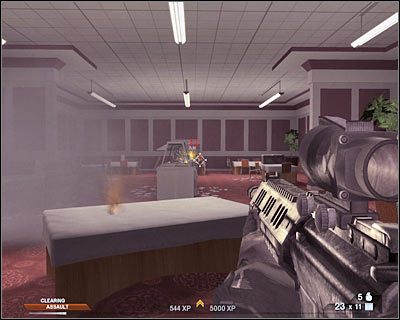 Skieruj się do niezbadanych jeszcze drzwi - Północna hala (cz.3) | Akt 4 - Centrum konferencyjne | Rainbow Six Vegas 2 - Tom Clancys Rainbow Six Vegas 2 - poradnik do gry