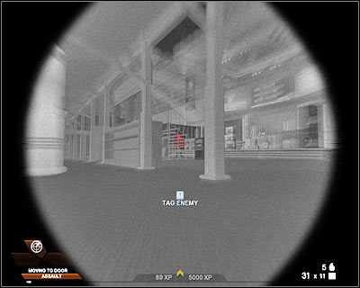Kucnij i przemieszczaj się po niewielkich schodach w górę - Hala wystawowa (cz.5) | Akt 4 - Centrum konferencyjne | Rainbow Six Vegas 2 - Tom Clancys Rainbow Six Vegas 2 - poradnik do gry