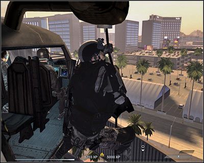 Wysłuchaj podpowiedzi odnośnie możliwych prowadzących do celu dróg - Południowa hala (cz.1) | Akt 4 - Centrum konferencyjne | Rainbow Six Vegas 2 - Tom Clancys Rainbow Six Vegas 2 - poradnik do gry
