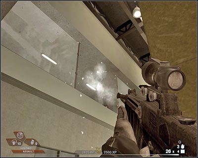 Cały ten balkonik będziesz musiał, niestety, obejść - Ośrodek sportowy (cz.5) | Akt 3 - Centrum rekreacyjne | Rainbow Six Vegas 2 - Tom Clancys Rainbow Six Vegas 2 - poradnik do gry