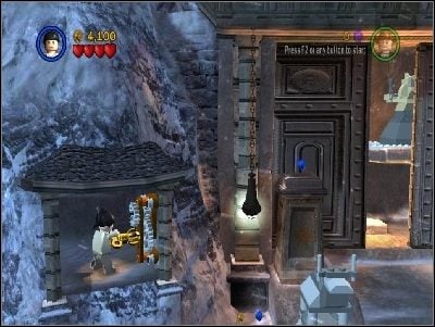 Wskocz Marion na półkę i użyj mechanizmu, który otworzy wrota - Chapter 2 - Into the Mountains (cz.2) - Poszukiwacze Zaginionej Arki - LEGO Indiana Jones: The Original Adventures - poradnik do gry