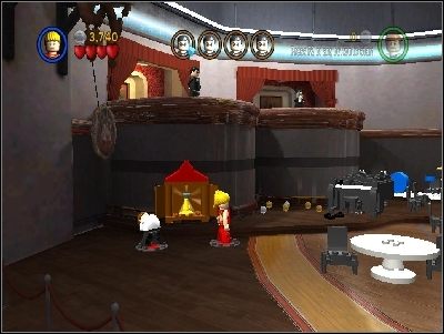Po lewej stronie zobaczysz dwa guziki - Chapter 1 - Shanghai Showdown (cz.1) - Świątynia Zagłady - LEGO Indiana Jones: The Original Adventures - poradnik do gry
