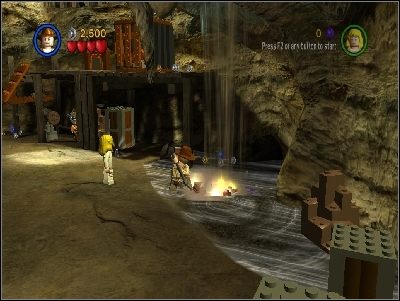 Zniszcz wszystkie beczki z lego naokoło - Chapter 4 - Free the Slaves (cz.2) - Świątynia Zagłady - LEGO Indiana Jones: The Original Adventures - poradnik do gry