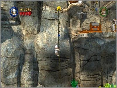 Gdy zmyje Cię woda, zmień postać na dzieciaka i skocz na lianę po lewej stronie - Chapter 6 - Battle on the Bridge (cz.1) - Świątynia Zagłady - LEGO Indiana Jones: The Original Adventures - poradnik do gry
