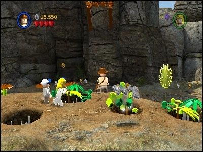 Idź w prawo, uważając, żeby nie wpaść na ostrza przysłonięte liśćmi - Chapter 6 - Battle on the Bridge (cz.1) - Świątynia Zagłady - LEGO Indiana Jones: The Original Adventures - poradnik do gry