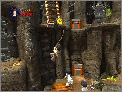 Zmień postać na Indiego i użyj w wyznaczonym miejscu bata - Chapter 6 - Battle on the Bridge (cz.2) - Świątynia Zagłady - LEGO Indiana Jones: The Original Adventures - poradnik do gry