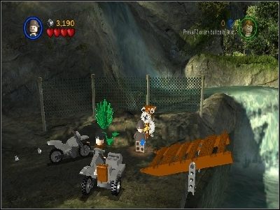 Daleko nie zajedziesz, gdyż przed Tobą pojawi się urwany most - Chapter 3 - Motorcycle Escape (cz.1) - Ostatnia Krucjata - LEGO Indiana Jones: The Original Adventures - poradnik do gry
