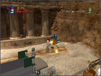 Gdy już oczyścisz teren, zmień postać na Sallaha i wykop w oznaczonym miejscu głowę posągu - Chapter 6 - Temple of the Grail (cz.1) - Ostatnia Krucjata - LEGO Indiana Jones: The Original Adventures - poradnik do gry
