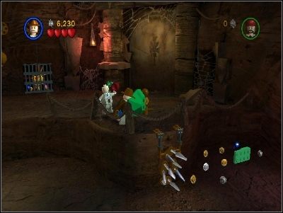 Wejdź na górę i przepchnij zieloną dźwignię, aż schowają się kolce na dole - Chapter 6 - Temple of the Grail (cz.2) - Ostatnia Krucjata - LEGO Indiana Jones: The Original Adventures - poradnik do gry