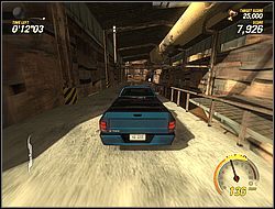 Przejeżdżając przez magazyn, zawsze korzystaj z rampy po lewej - nie ma na niej wielu śmieci, także nic nie będzie Cię spowalniać - [Tryb Carnage] Wyzwania cz. 2 | FlatOut Apokalipsa - FlatOut: Apokalipsa - poradnik do gry