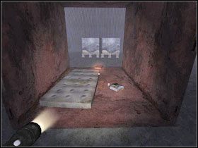 Tuż obok znajdziesz baterię #1 , która odłączy ogrodzenie od prądu - Level 05 - Surface Station - Penumbra: Requiem - poradnik do gry