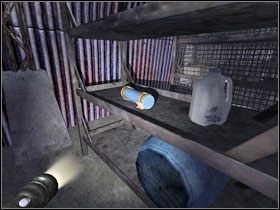 Udaj się ponownie do pomieszczenia pod satelitą i umieść bezpiecznik w odpowiednim miejscu #1 - Level 05 - Surface Station - Penumbra: Requiem - poradnik do gry