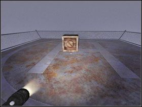 Aby zniszczyć pudło i zdobyć klucz, udaj się do pomieszczenia pod satelitą, gdzie na mechanizmach rozwal przytaszczony przedmiot #1 - Level 05 - Surface Station - Penumbra: Requiem - poradnik do gry