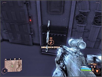 Po zakończonych walkach rozważ wyrzucenie miniguna, do którego zapewne skończyła Ci się już amunicja - Znalezienie drogi przez lotniskowiec | Misja 4 | Crysis Warhead - Crysis: Warhead - poradnik do gry