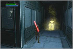 Mniej więcej pośrodku pomieszczenia, na dole, po lewej stronie, we wnęce w kształcie litery L znajdziesz holocron - Misja 01 - TIE Fighter Factory (cz.3) - Star Wars: The Force Unleashed - poradnik do gry