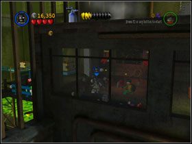 Zawieś się obiema postaciami na platformie, po czym zejdź przez dziurę - Jokers Home Turf (cz.1) | Heros Episode 3 | LEGO Batman The Videogame - LEGO Batman: The Videogame - poradnik do gry