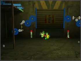 Wróć do hangaru, poskładaj rozwalone skrzynki, po czym pociągnij za lewarki, by otworzyć drzwi - Jokers Home Turf (cz.2) | Heros Episode 3 | LEGO Batman The Videogame - LEGO Batman: The Videogame - poradnik do gry