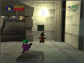 Zbuduj kładkę na piętro, następnie użyj Scarecrow, by oszukać strażnika - The Jokers Masterpiece (cz.1) | Villiant Episode 6 | LEGO Batman The Videogame - LEGO Batman: The Videogame - poradnik do gry