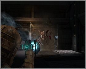Wchodzimy do pomieszczenia i za pomocą kinezy zabieramy czerwoną wybuchową beczkę - Zgubne oddanie (cz.1) | Rozdział 05 | Solucja Dead Space - Dead Space - poradnik do gry