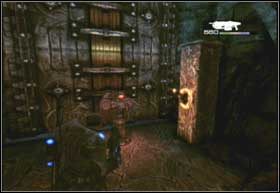 Tuż za nimi, po prawej stronie leży naszyjnik z ludzkich palców - Gniazdo Szerszeni | Rój | Gears of War 2 - Gears of War 2 - poradnik do gry