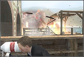 W trakcie schodzenia po schodach, na pobliskiej tafli jeziora pojawią się motorówki z wrogami na pokładzie - Poradnik do gry - Etap I - Whites Estate (cz.1) | Quantum of Solace - Quantum of Solace - poradnik do gry